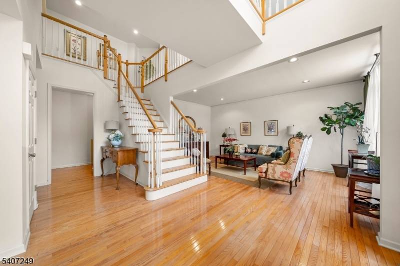 48 Bovensiepen Ct, Roseland Boro, NJ 07068