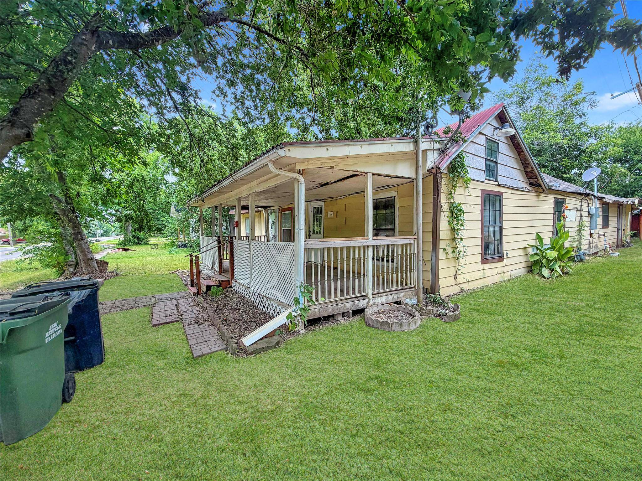 303 N Lexington ST, Holland, TX 76534