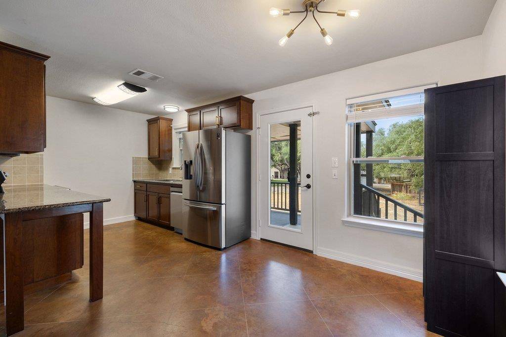 604 Whispering Hollow CIR, Point Venture, TX 78645