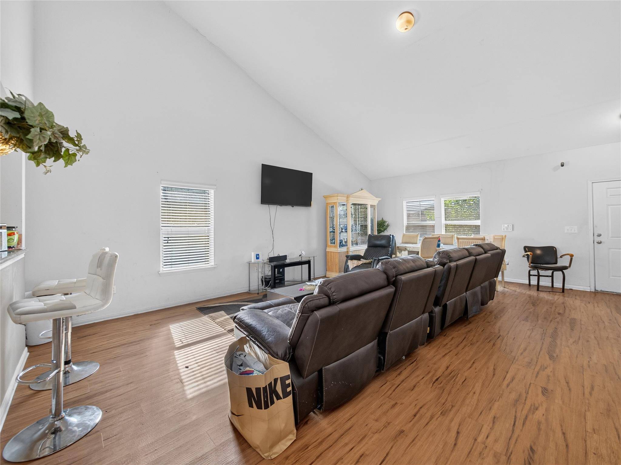 417 Foxglove DR, Hutto, TX 78634