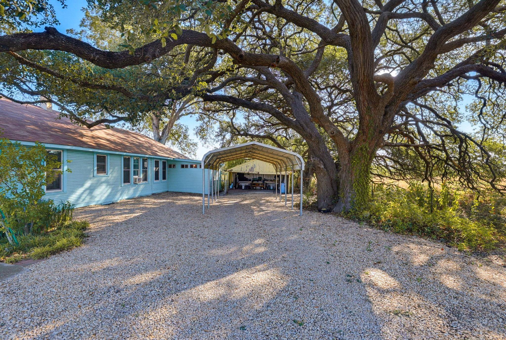 616 Lay RD, Lockhart, TX 78644