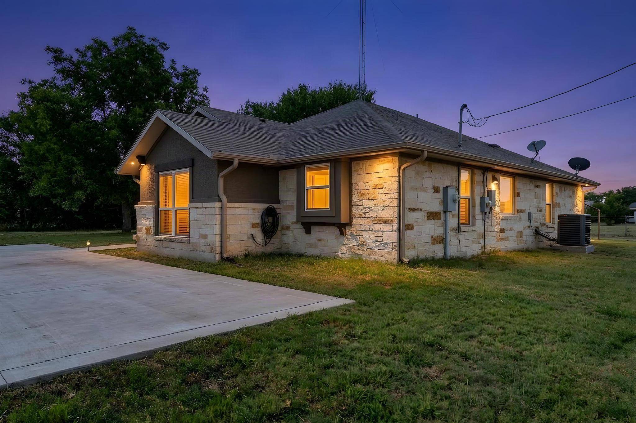343 E Jackson ST, Bartlett, TX 76511