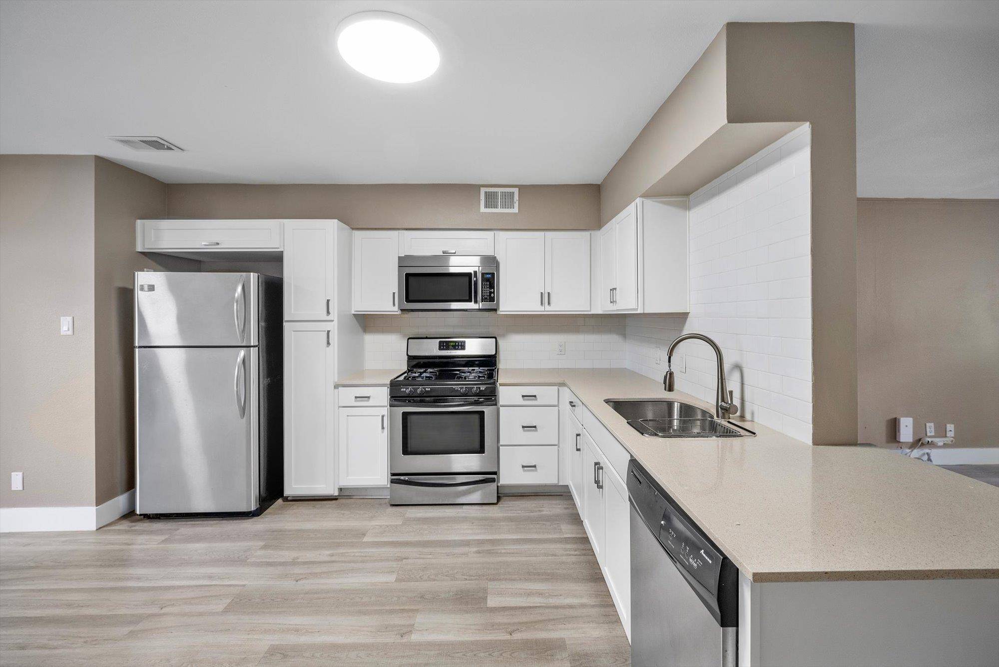 2303 East Side DR #109, Austin, TX 78704