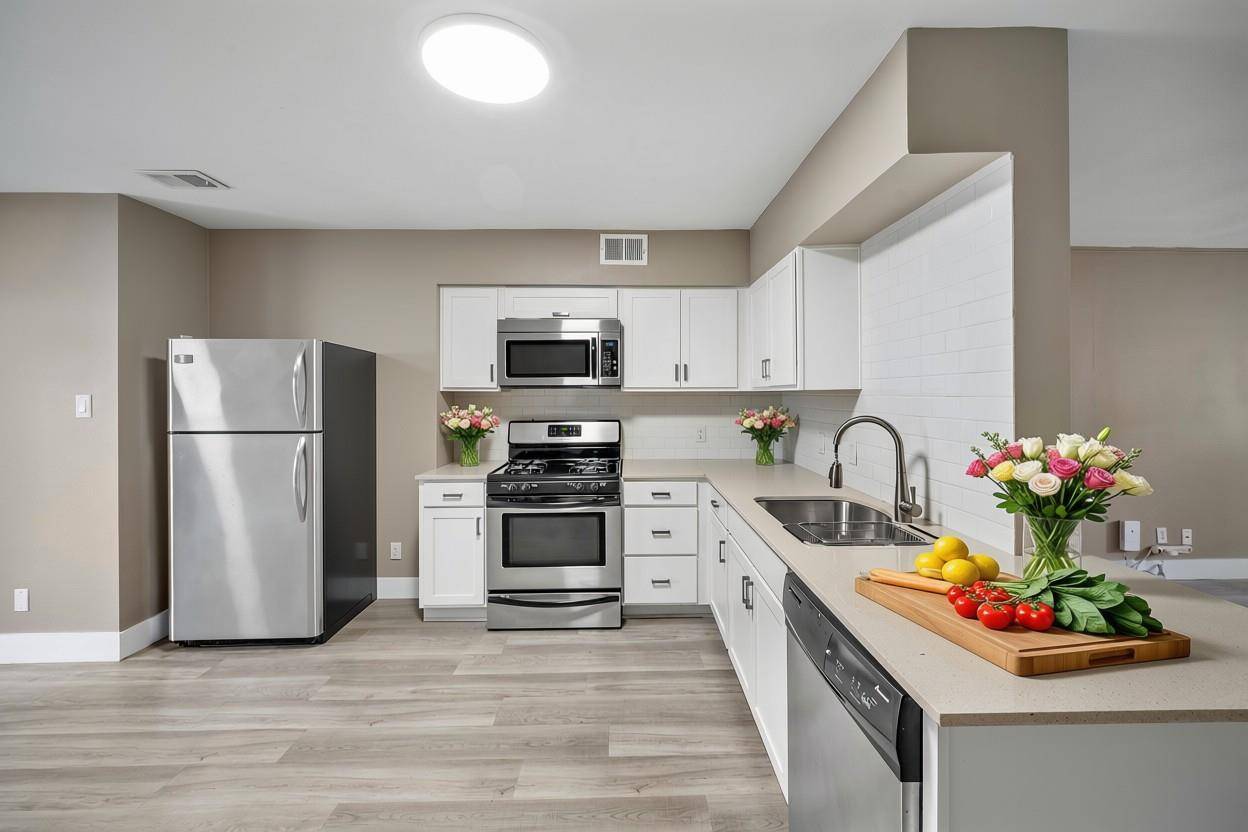 2303 East Side DR #109, Austin, TX 78704