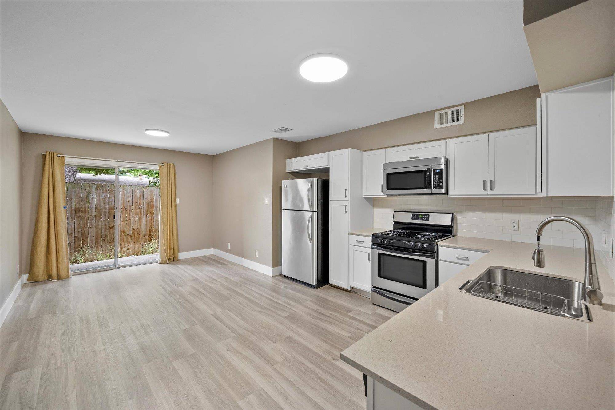 2303 East Side DR #109, Austin, TX 78704