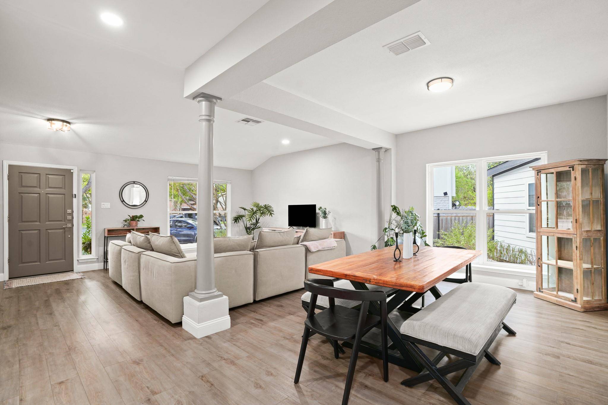 9301 Silk Oak CV, Austin, TX 78748