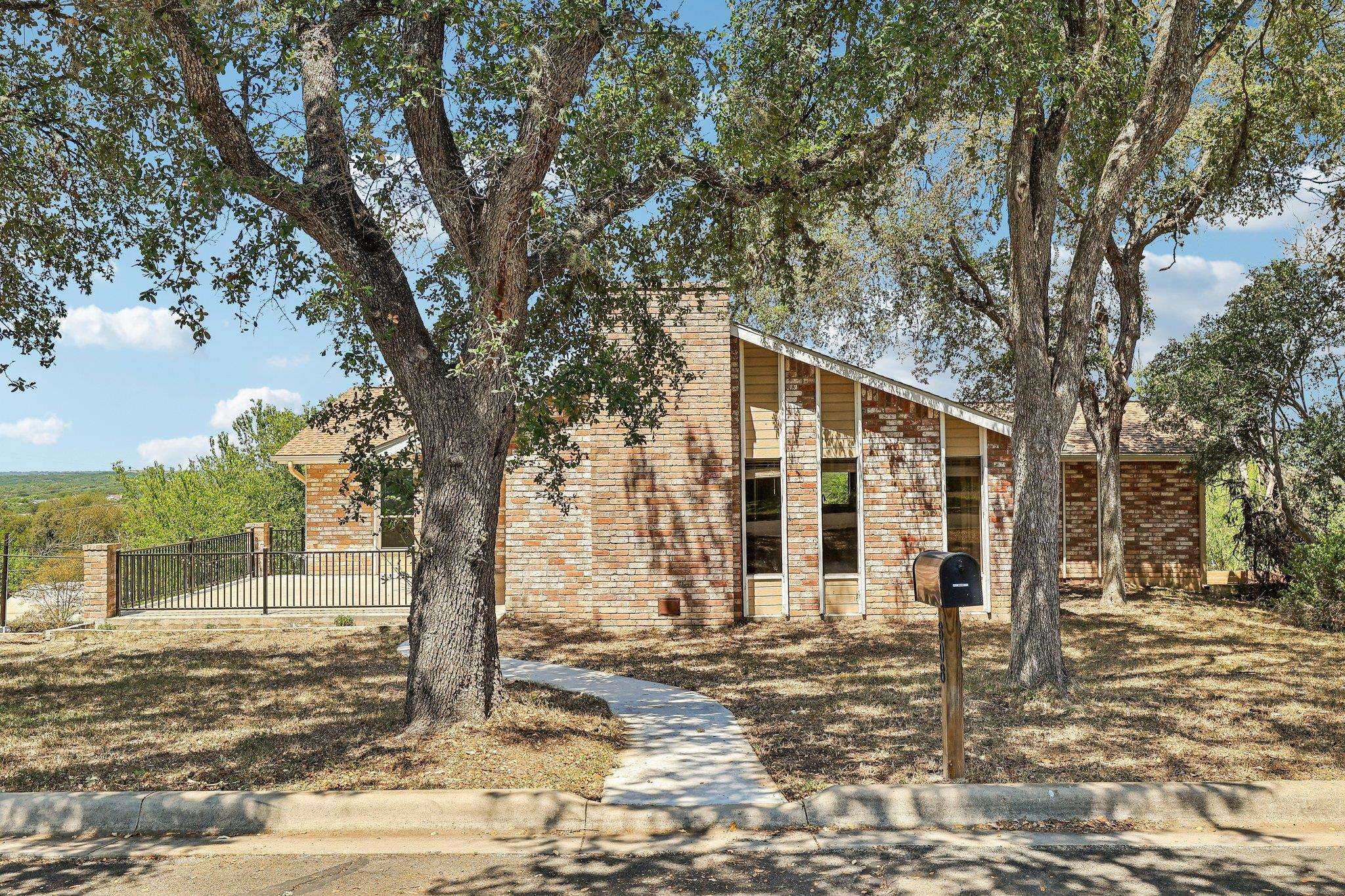808 Dale DR, San Marcos, TX 78666