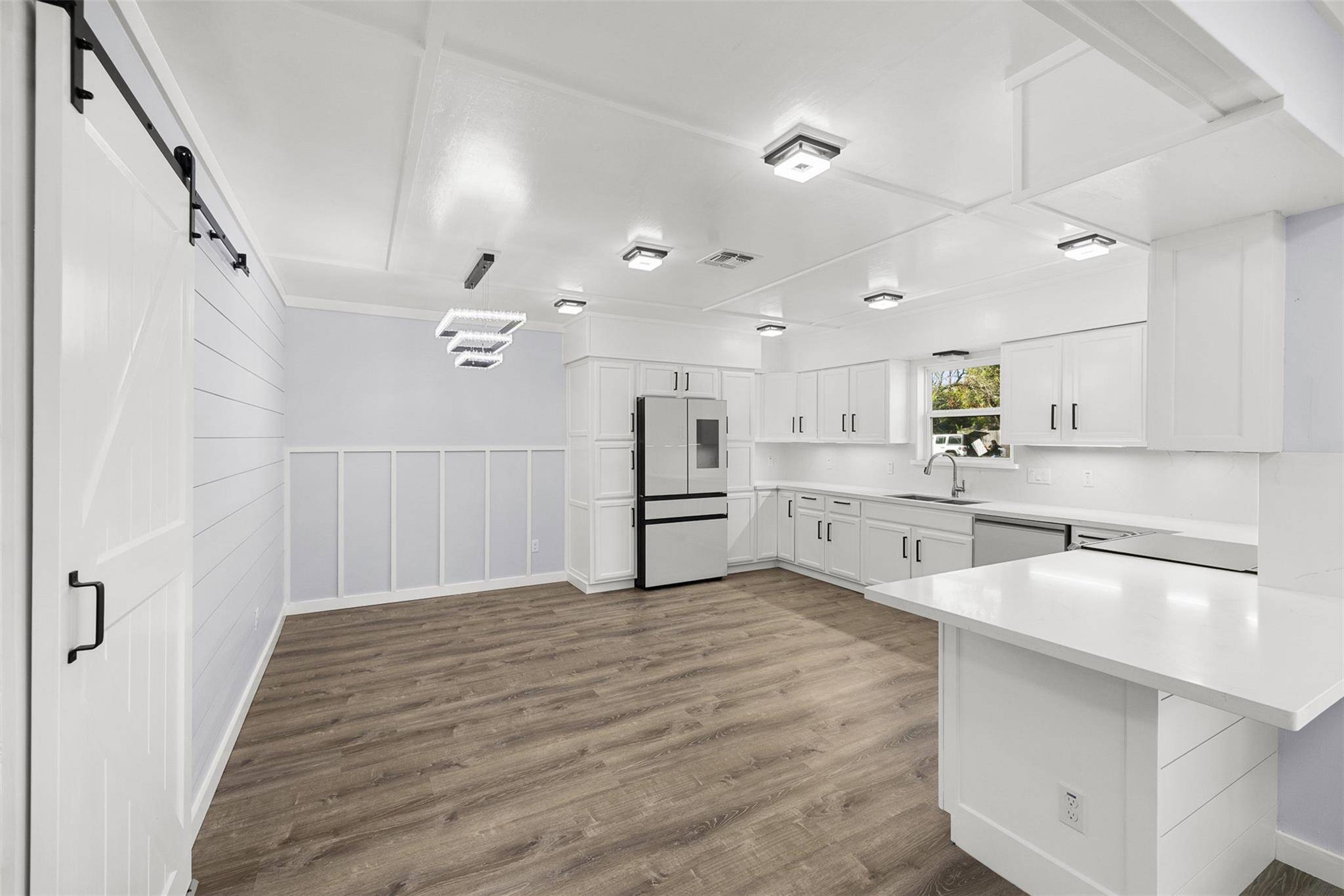 541 S Jackson ST, La Grange, TX 78945