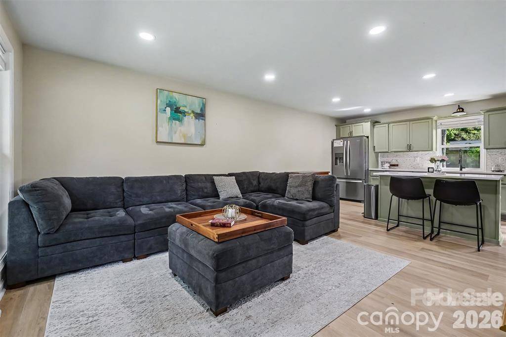 4023 Strangford AVE, Charlotte, NC 28215