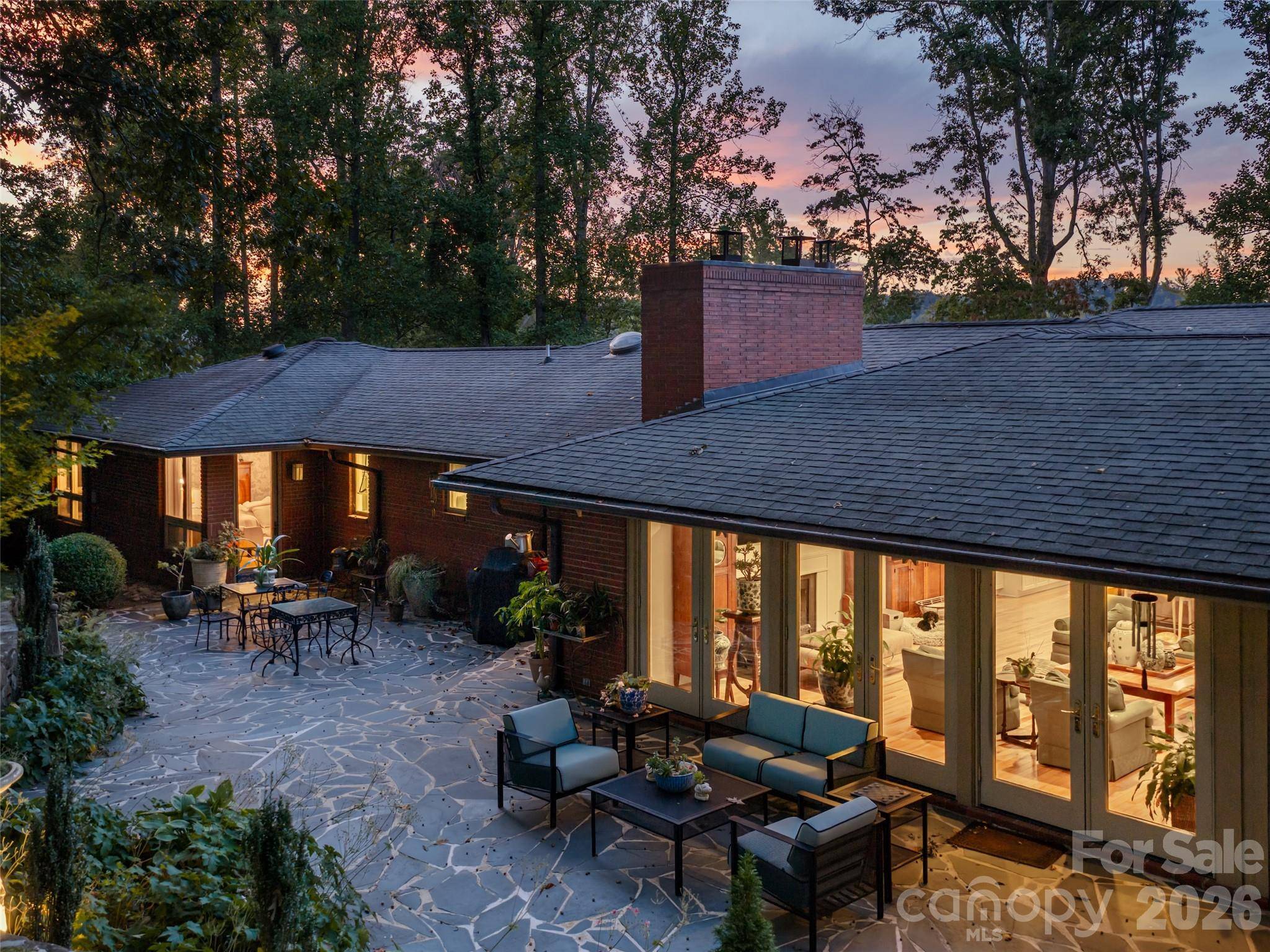 57 Stuyvesant RD, Asheville, NC 28803