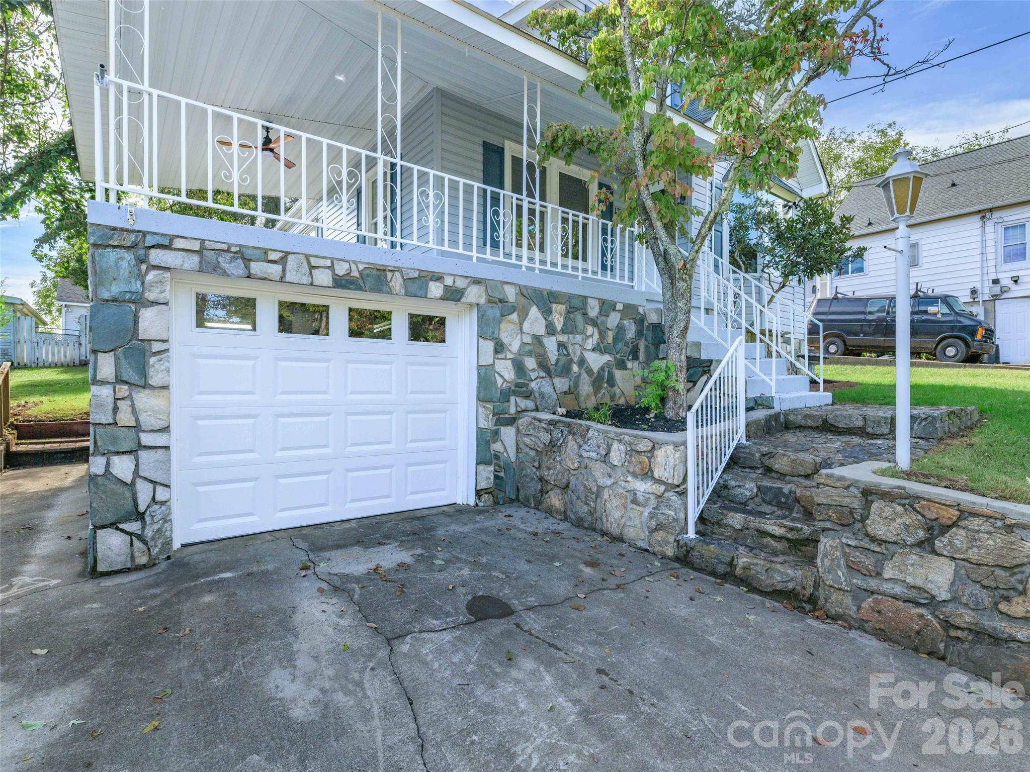 135 Patton AVE, Canton, NC 28716