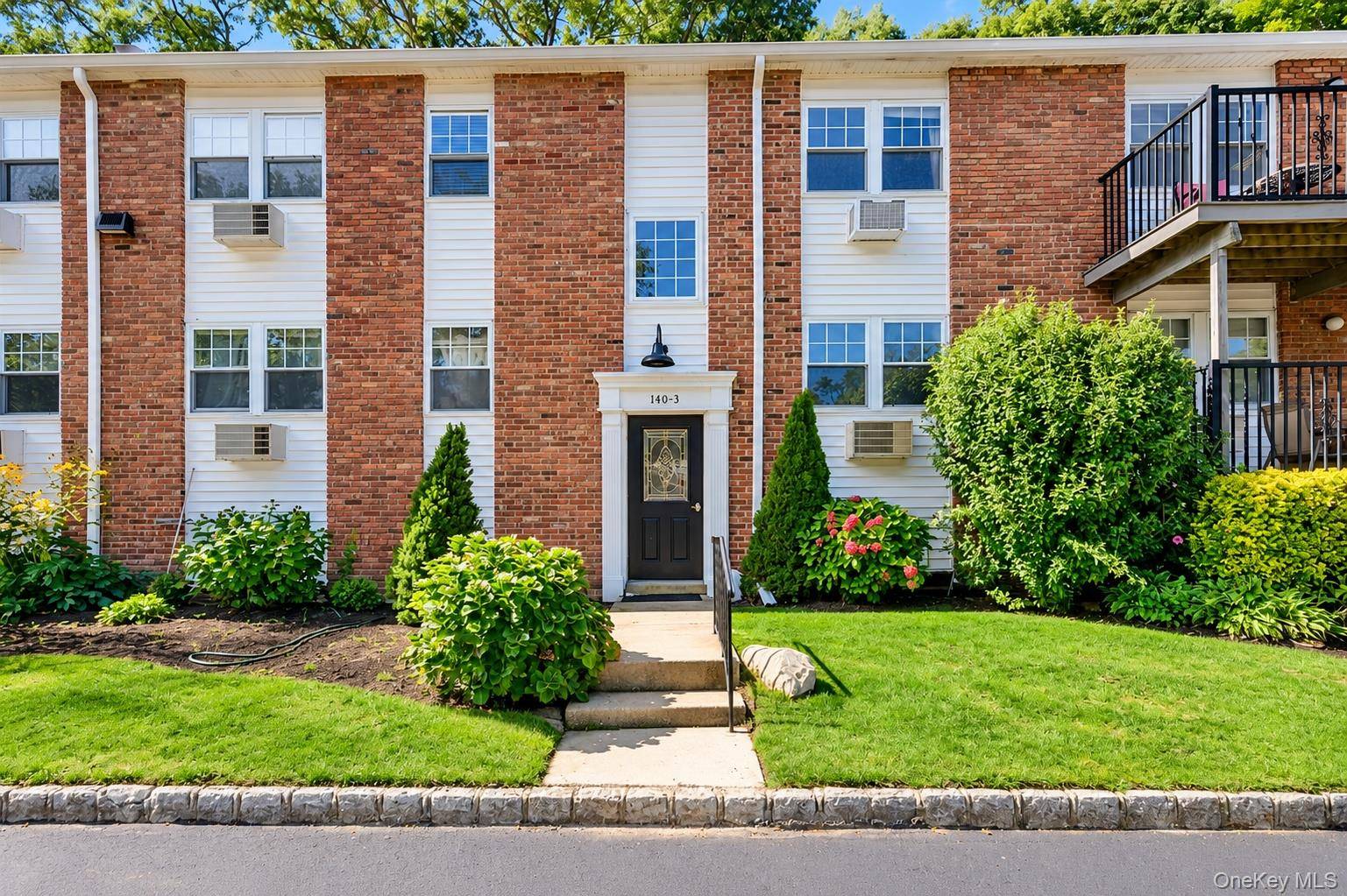 140 Church ST #3C, Kings Park, NY 11754