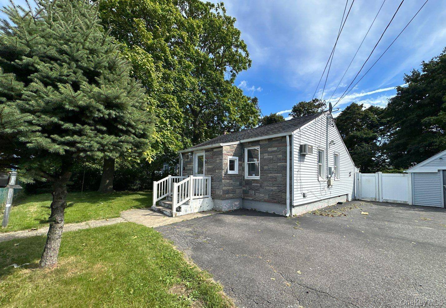 184 Suffolk AVE, Brentwood, NY 11717