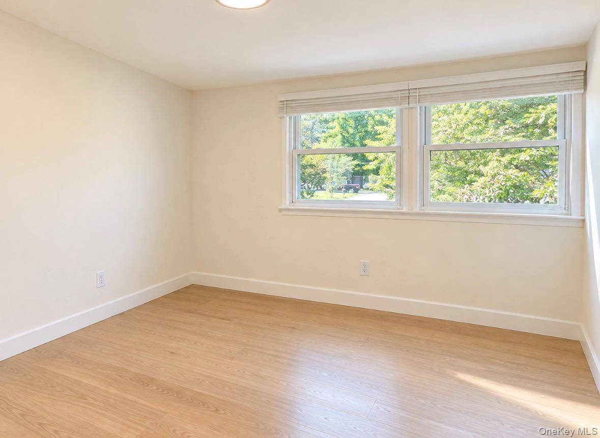 26 Cabin LN, Setauket, NY 11733