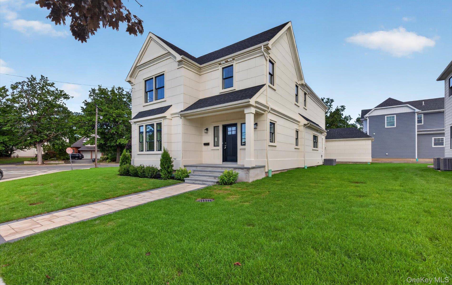 131 Searingtown RD, Albertson, NY 11507