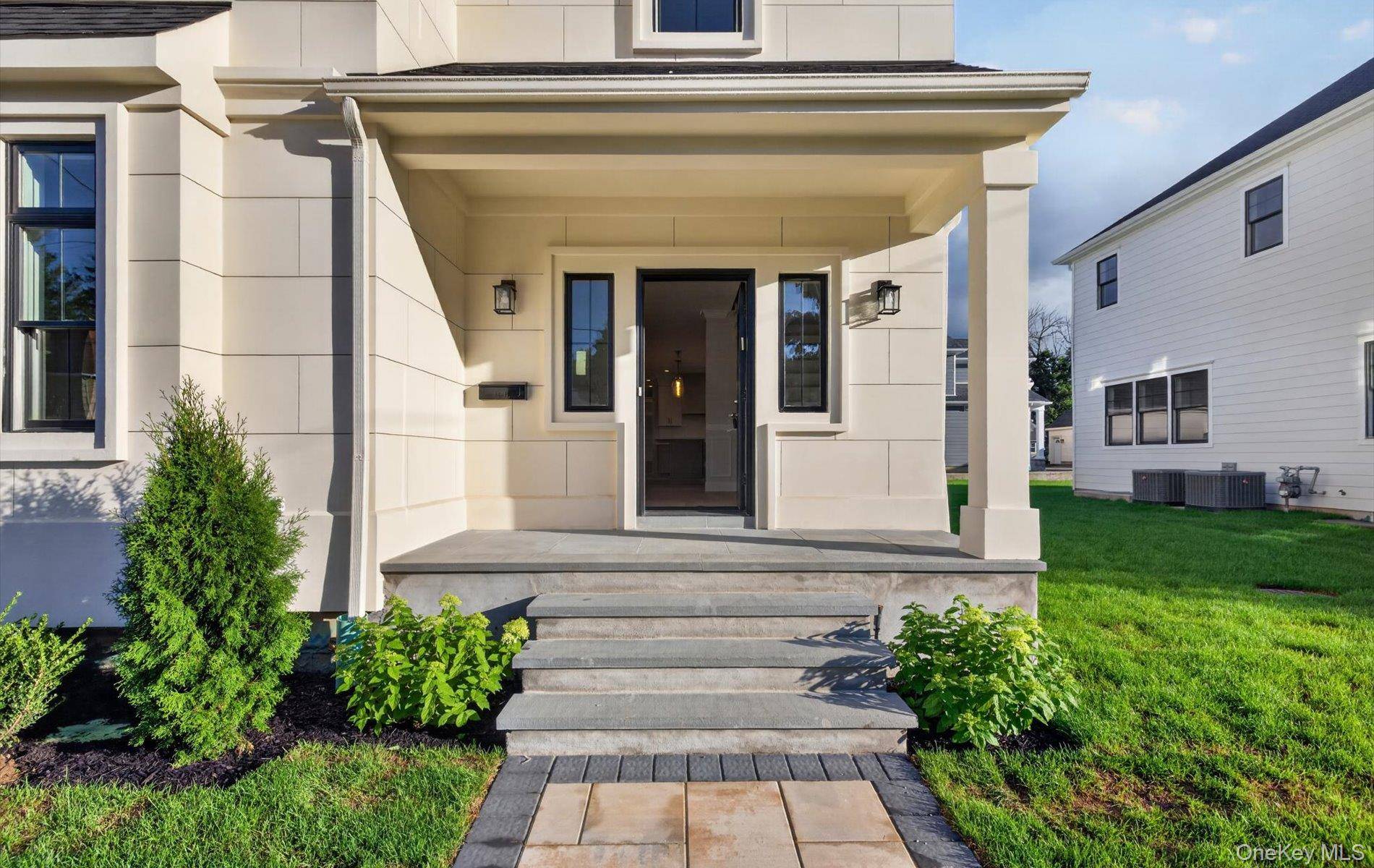 131 Searingtown RD, Albertson, NY 11507