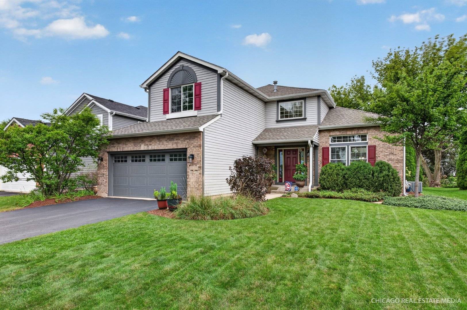 1172 Hillcrest LN, Woodridge, IL 60517