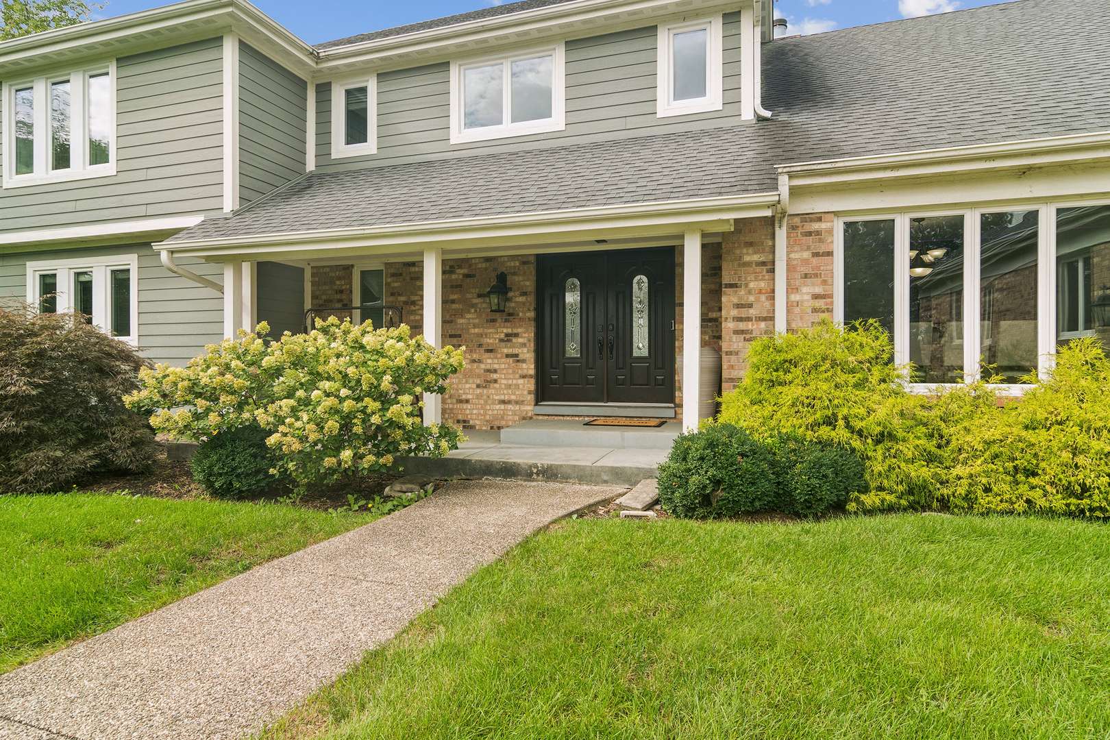 21680 Cambridge DR, Kildeer, IL 60047