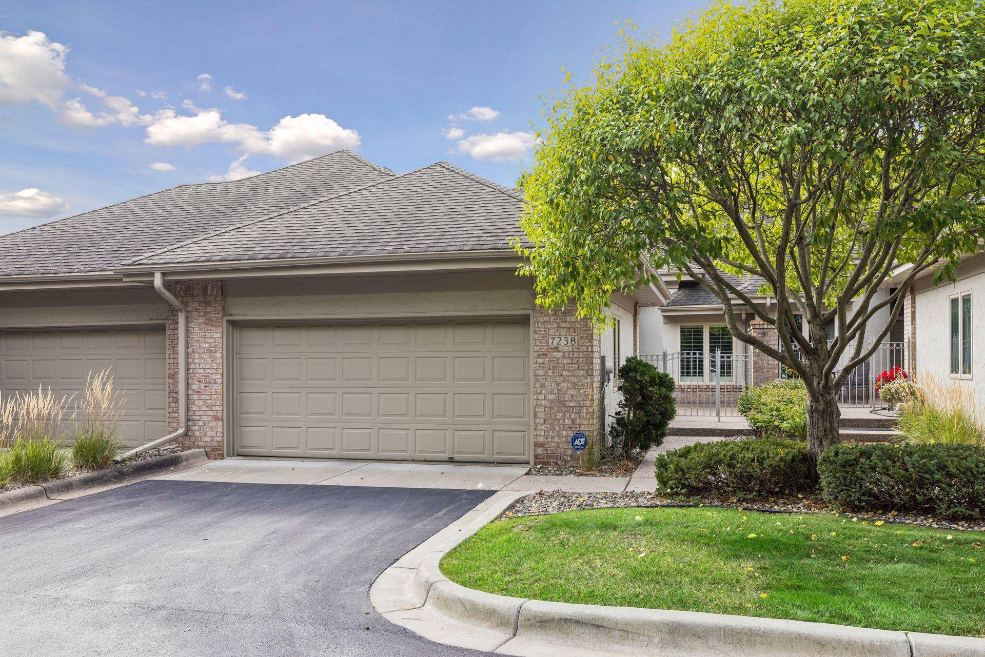 7238 Lewis Ridge Pkwy, Edina, MN 55439