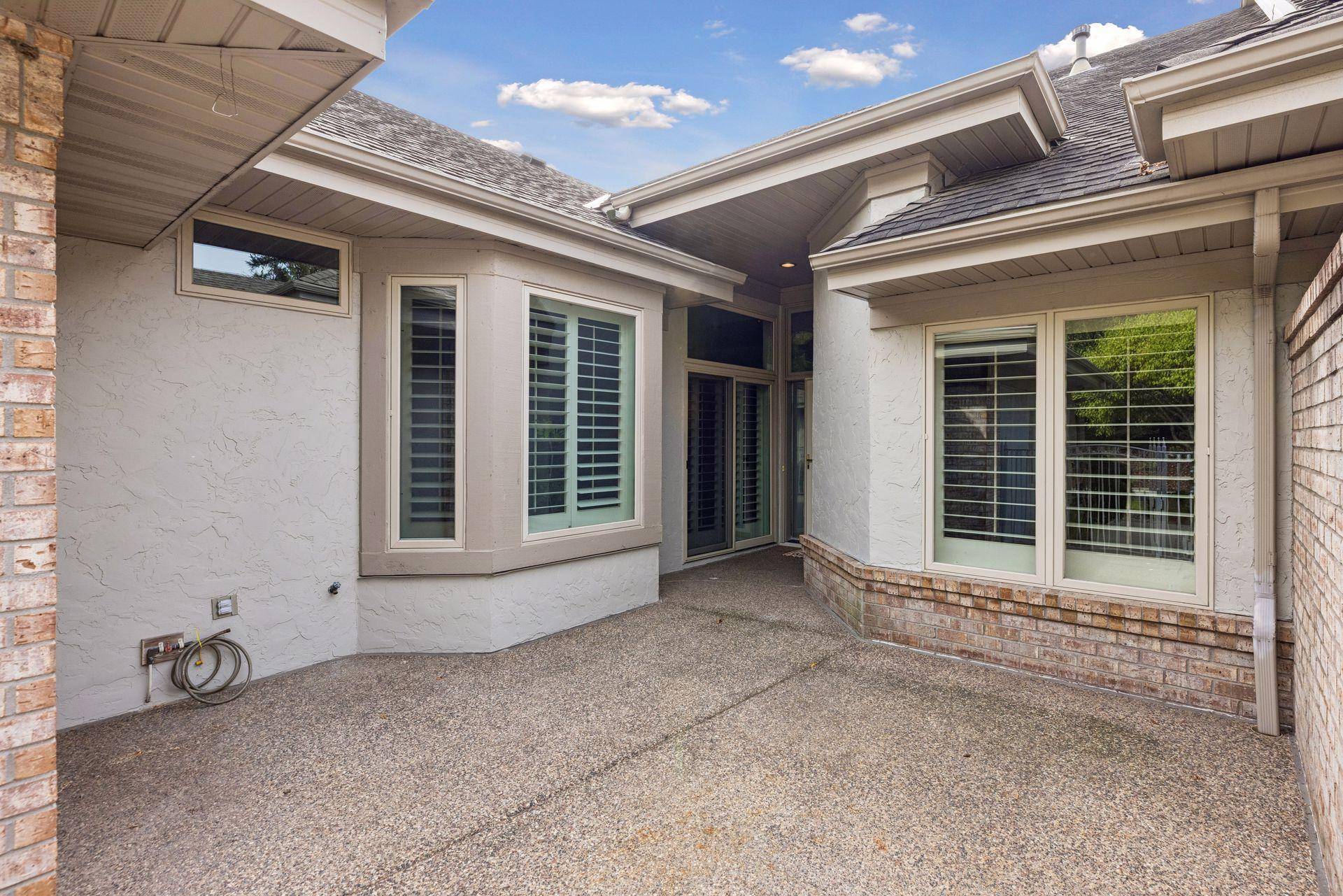 7238 Lewis Ridge Pkwy, Edina, MN 55439