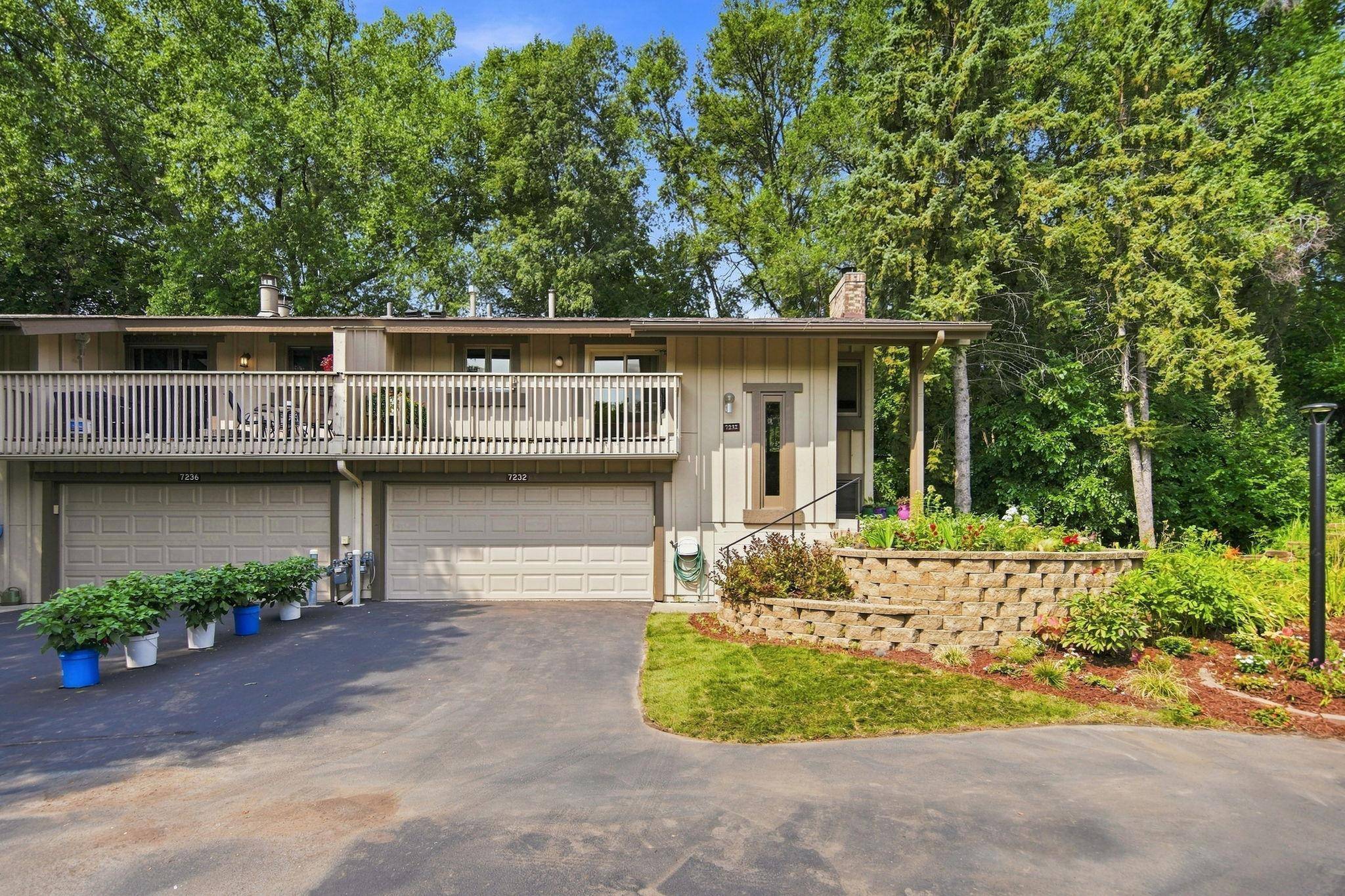 7232 Woodstock DR, Bloomington, MN 55438
