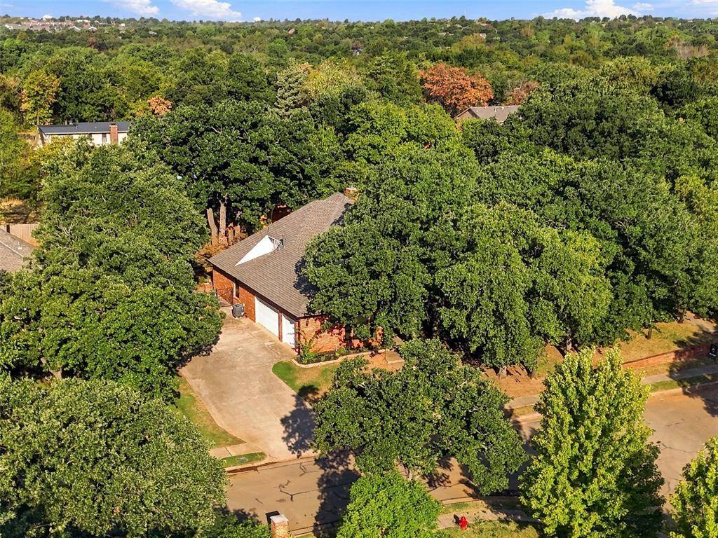 1 N Crosstimber TRL, Edmond, OK 73034