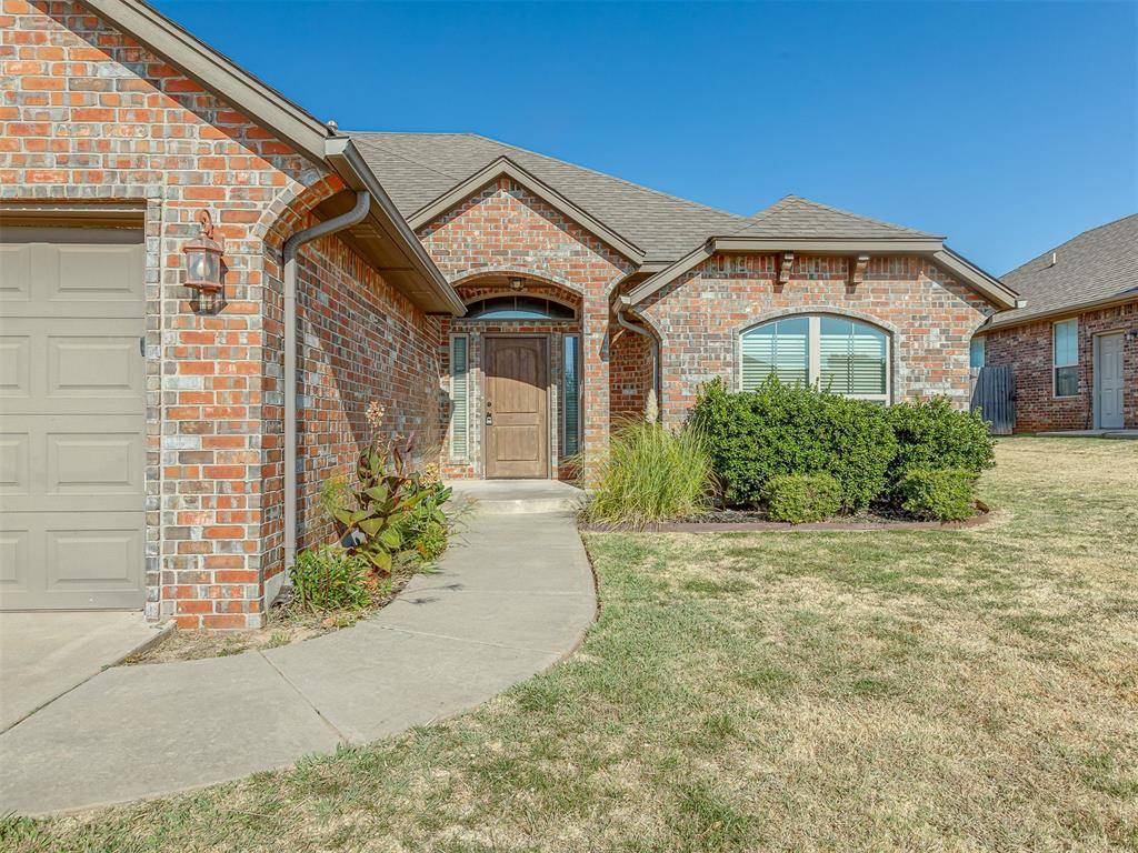 529 Whispering Oaks BLVD, Moore, OK 73160