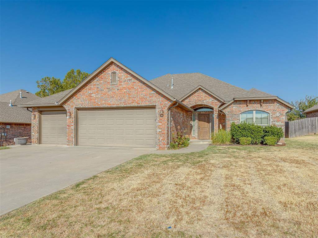 529 Whispering Oaks BLVD, Moore, OK 73160