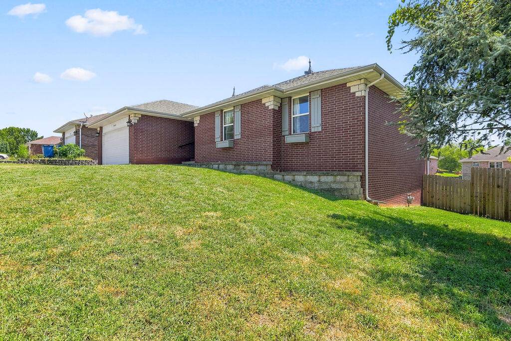 4048 W Falcon DR, Battlefield, MO 65619