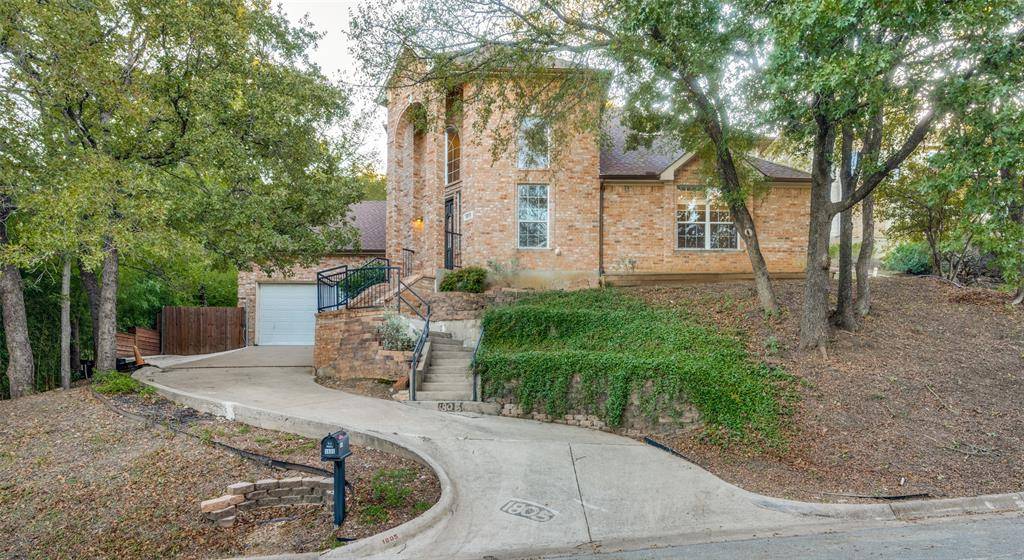 1805 Old Oak Drive, Arlington, TX 76012