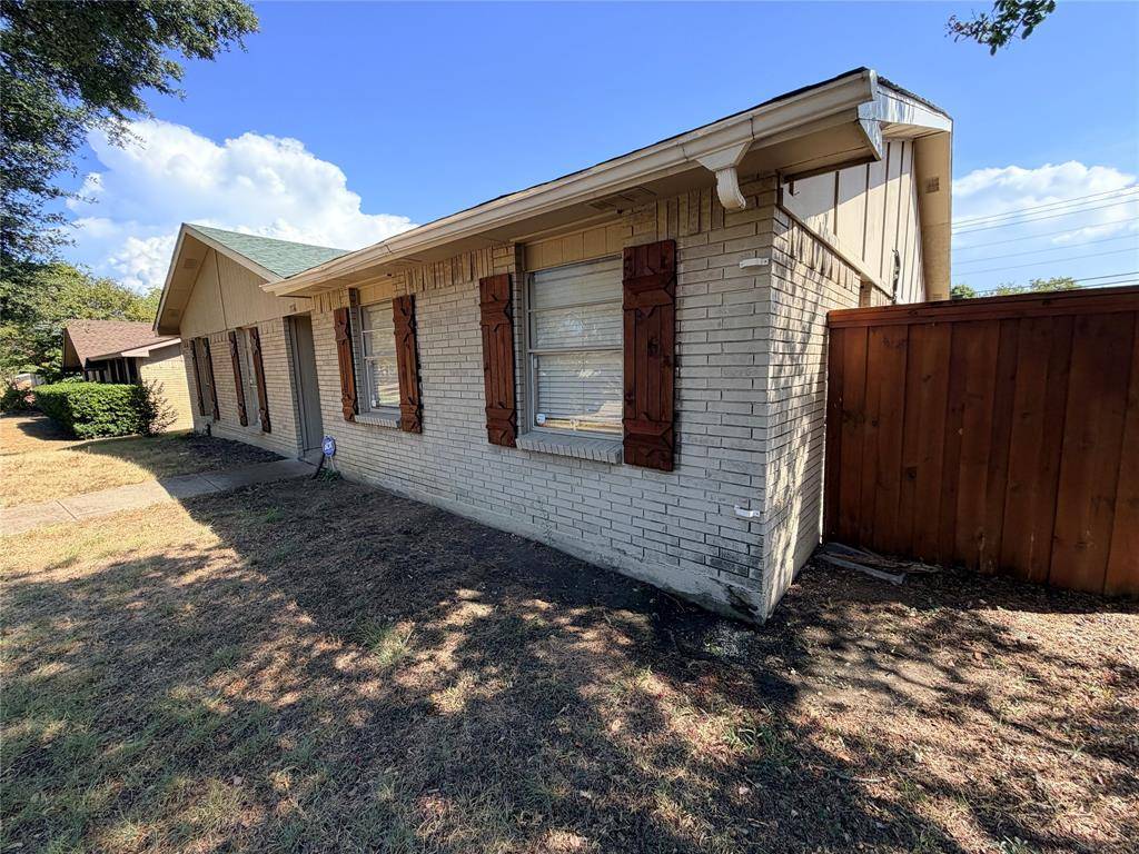 7116 Chinaberry Road, Dallas, TX 75249