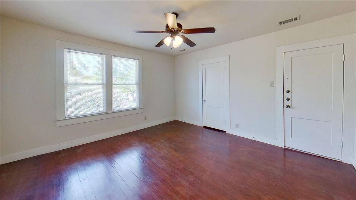1607 S Austin Ave #D, Georgetown, TX 78626
