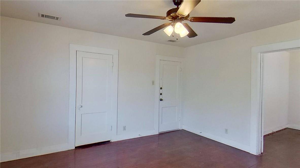 1607 S Austin Ave #D, Georgetown, TX 78626