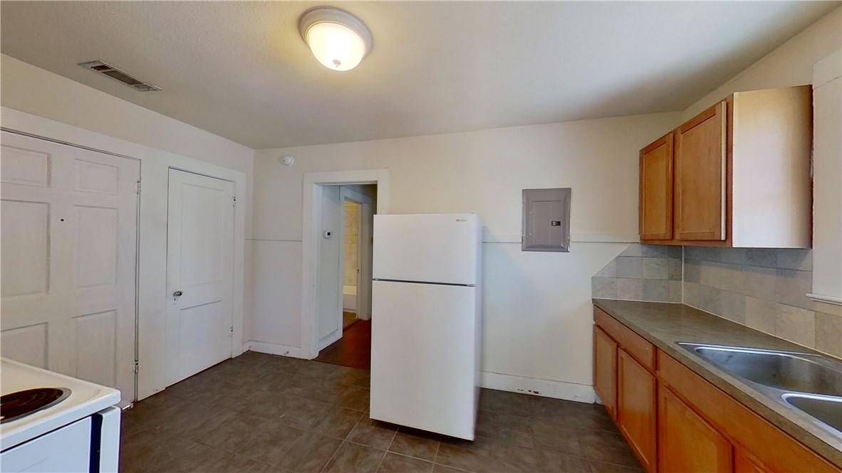 1607 S Austin Ave #D, Georgetown, TX 78626