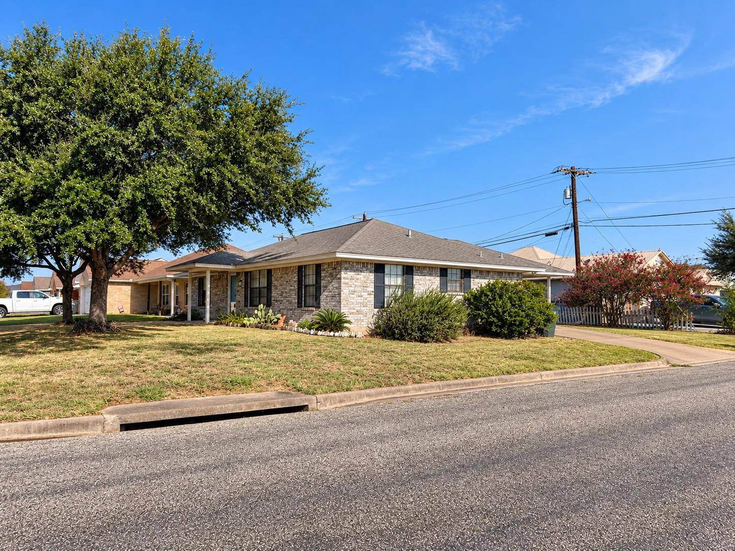 111 Larabie CV, Giddings, TX 78942