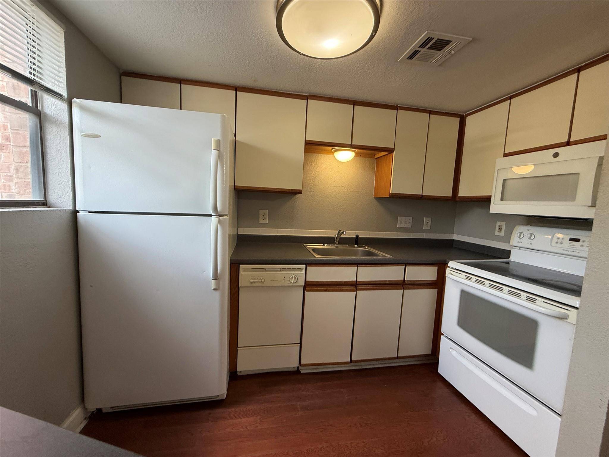 2500 Burleson RD #209, Austin, TX 78741