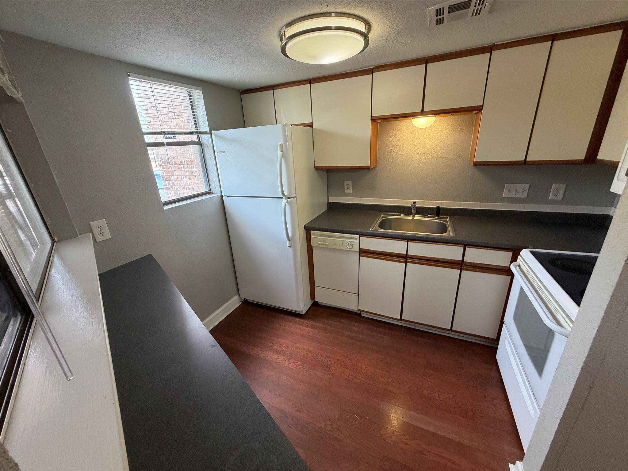 2500 Burleson RD #209, Austin, TX 78741