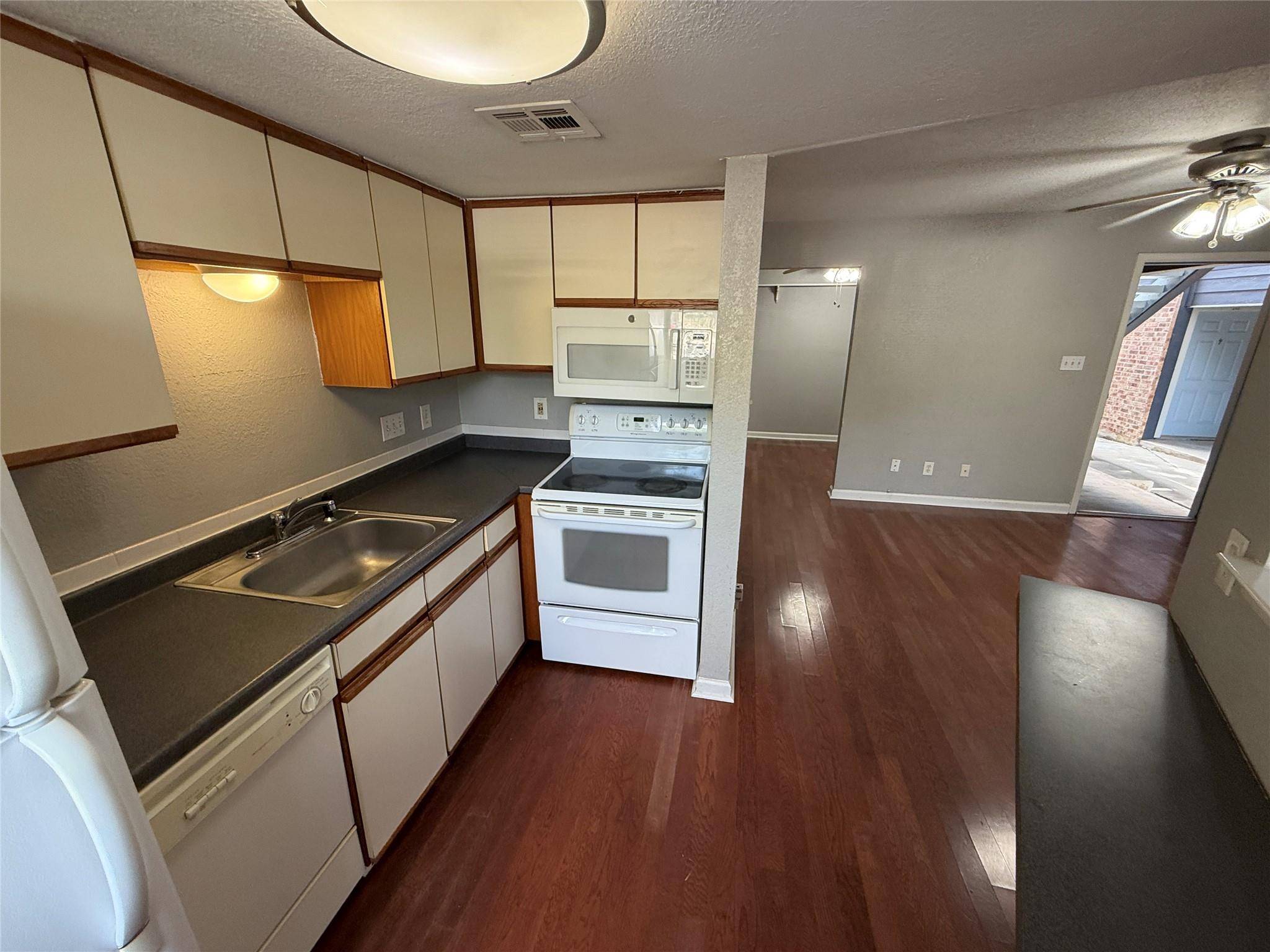 2500 Burleson RD #209, Austin, TX 78741