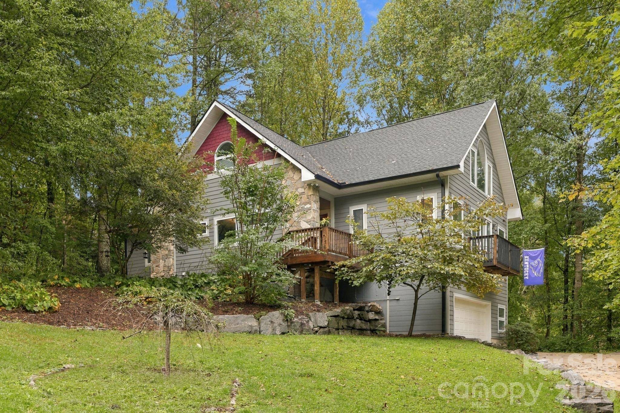 176 Sweetwater Hills DR, Hendersonville, NC 28791