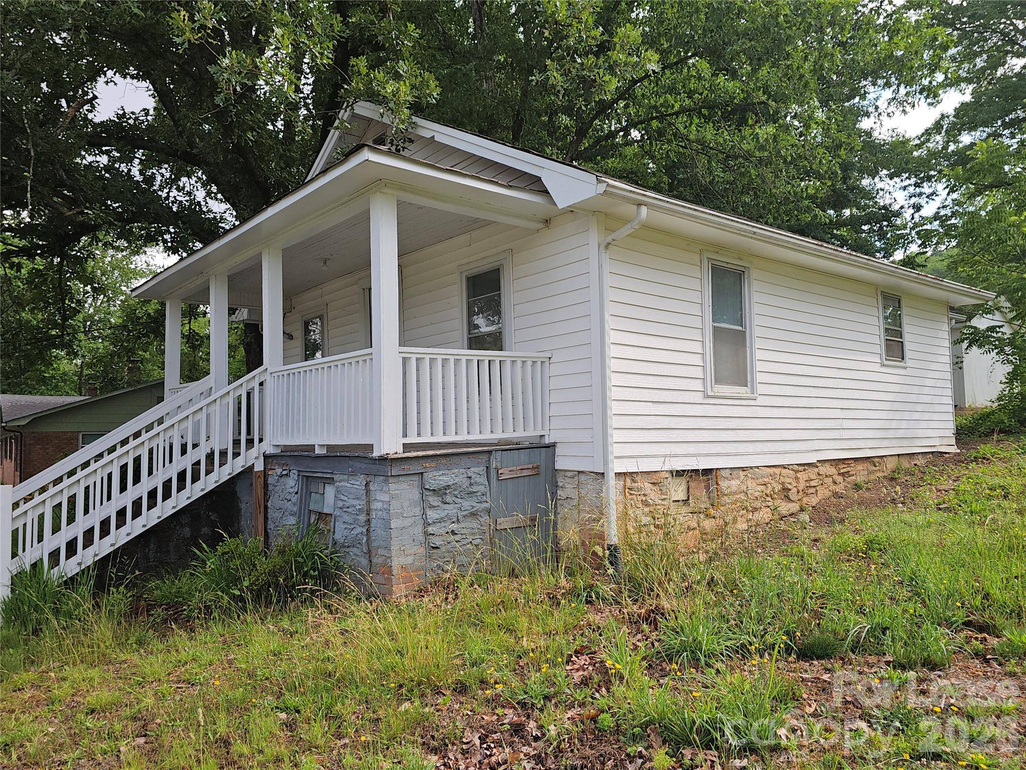 1641 Berkley ST SW, Lenoir, NC 28645