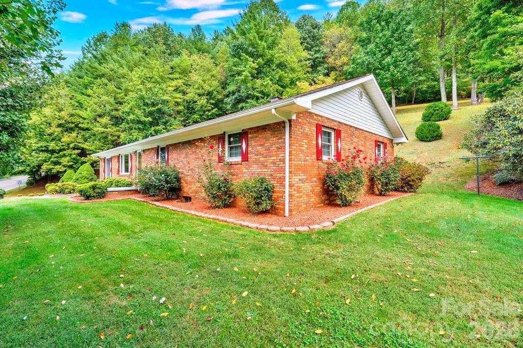 6762 US Highway 421 HWY N, Vilas, NC 28692