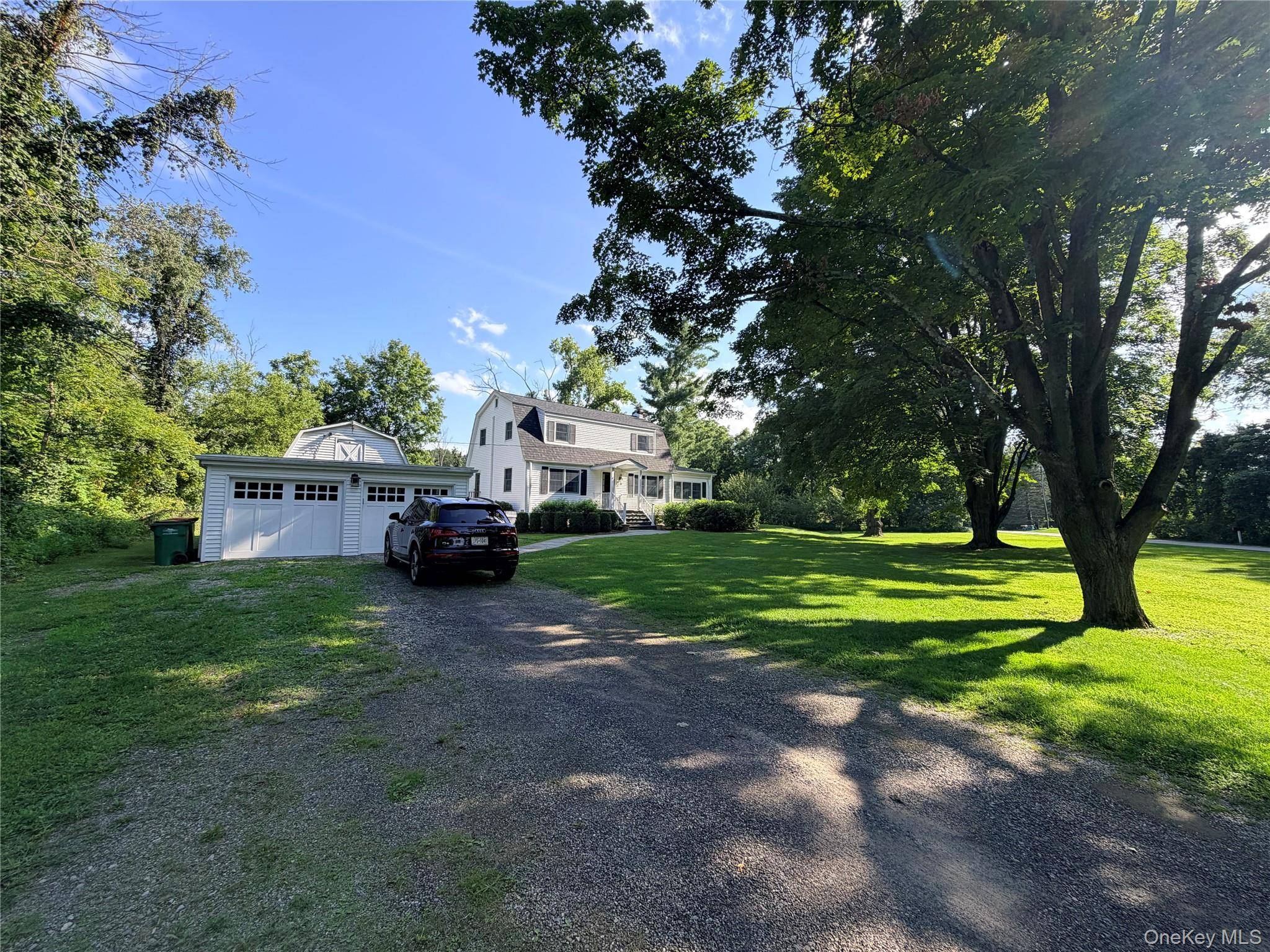 10 Barrett DR, Hopewell Junction, NY 12533