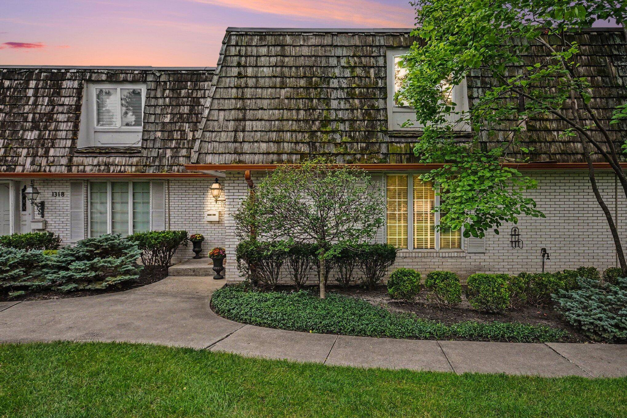 1316 Camellia Drive, Munster, IN 46321