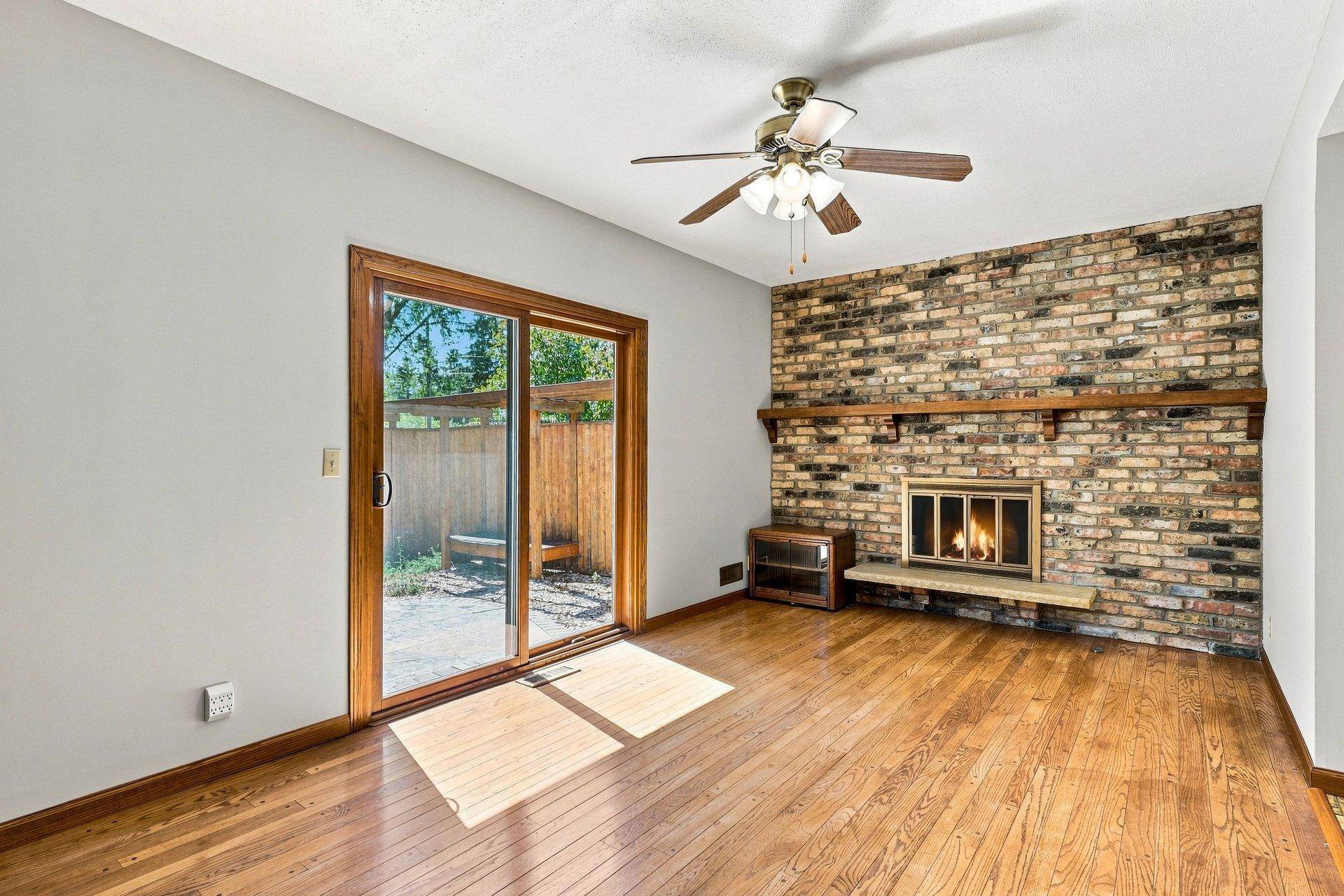 7158 Upper 139th ST W, Apple Valley, MN 55124