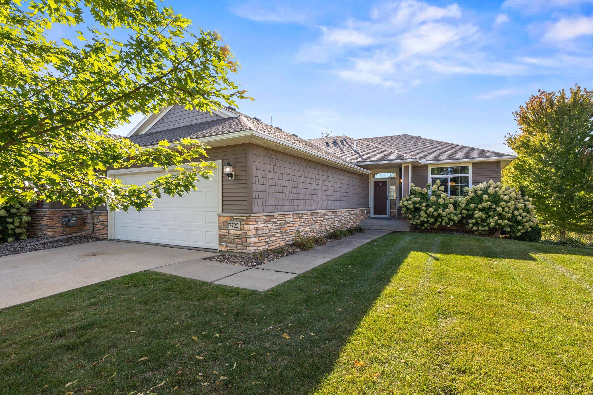 7725 149th CIR, Savage, MN 55378