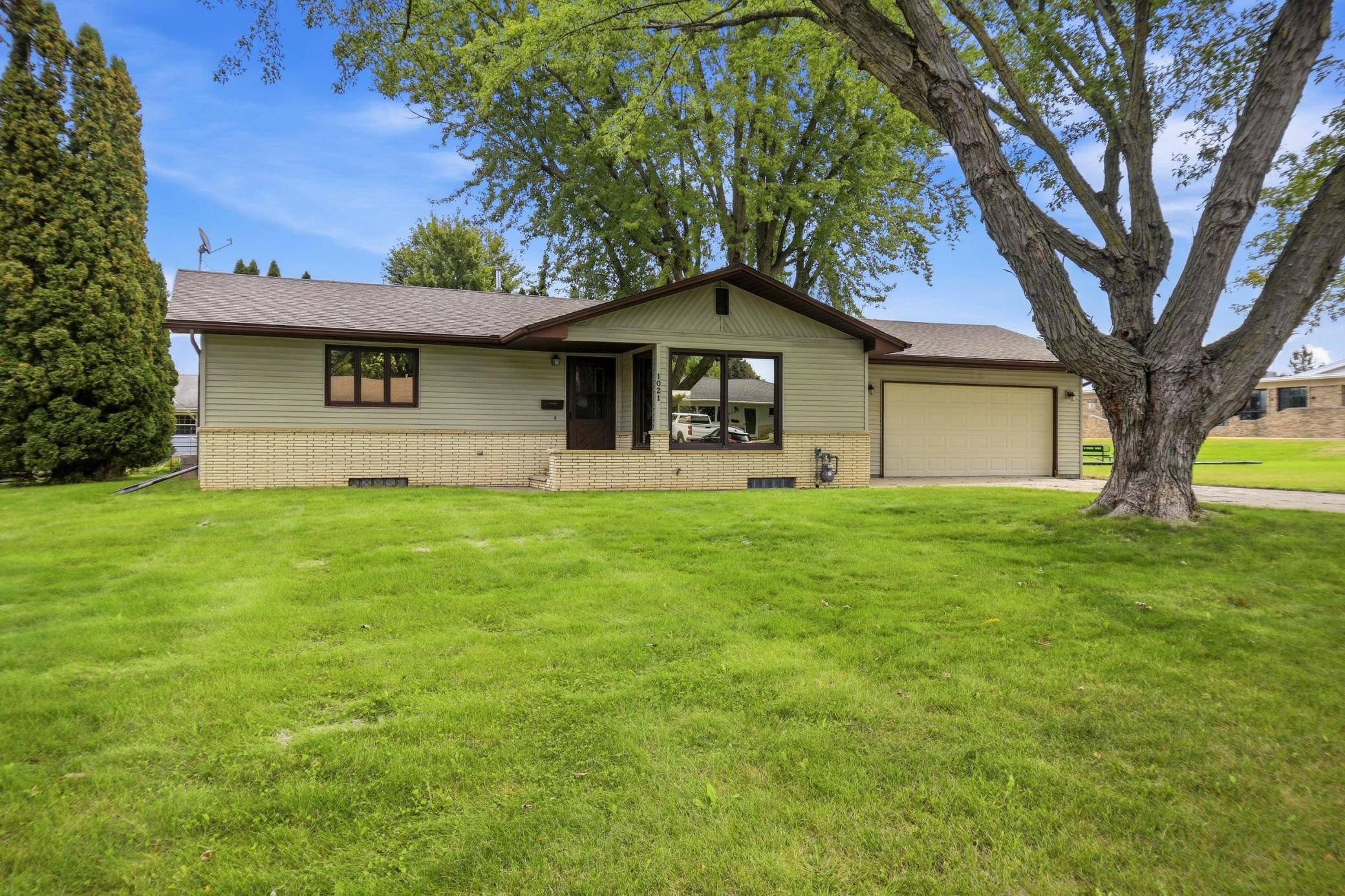 1021 Van Buren AVE, Owatonna, MN 55060