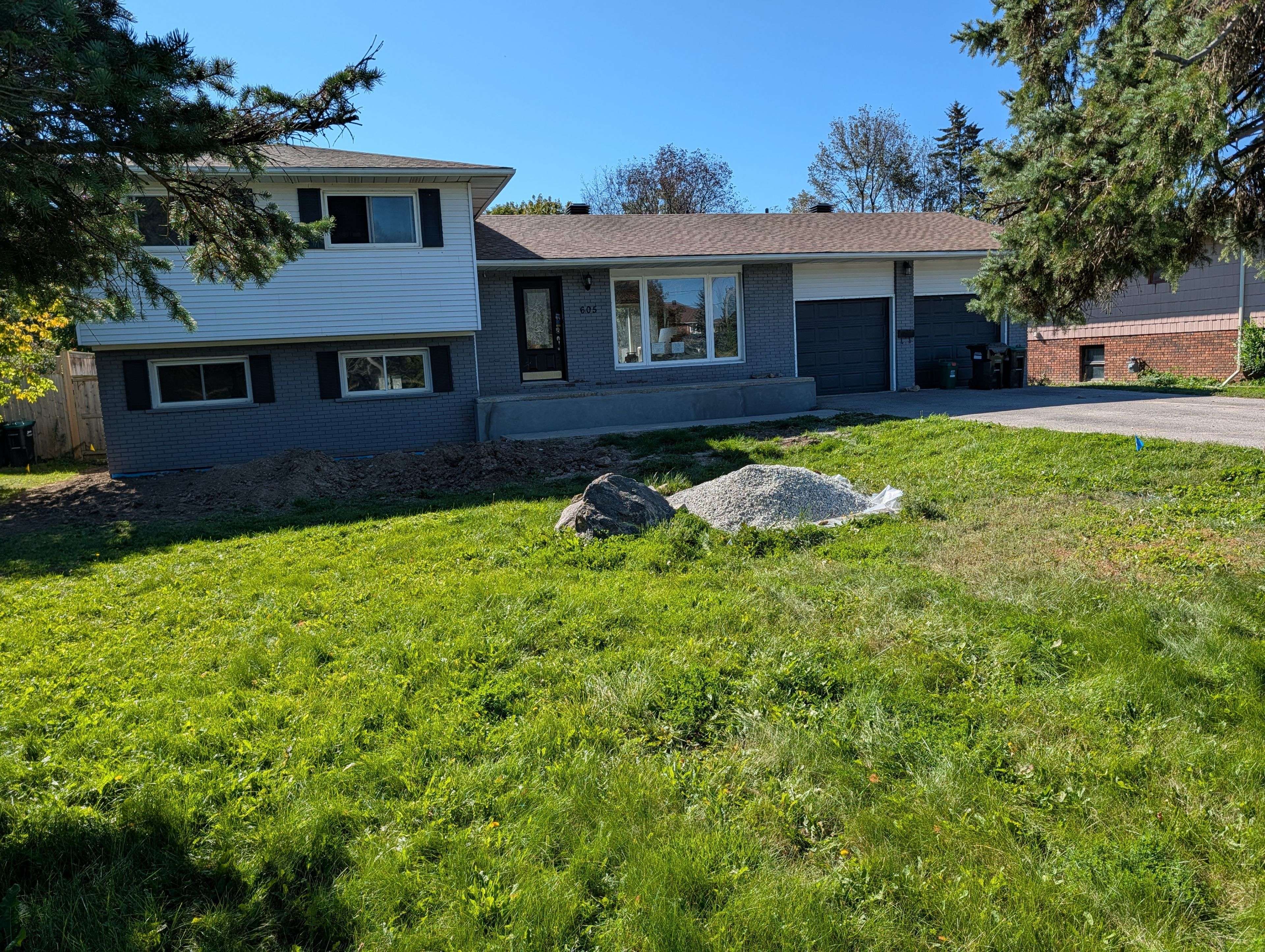 605 Big Bay Point RD, Barrie, ON L4N 3Z9