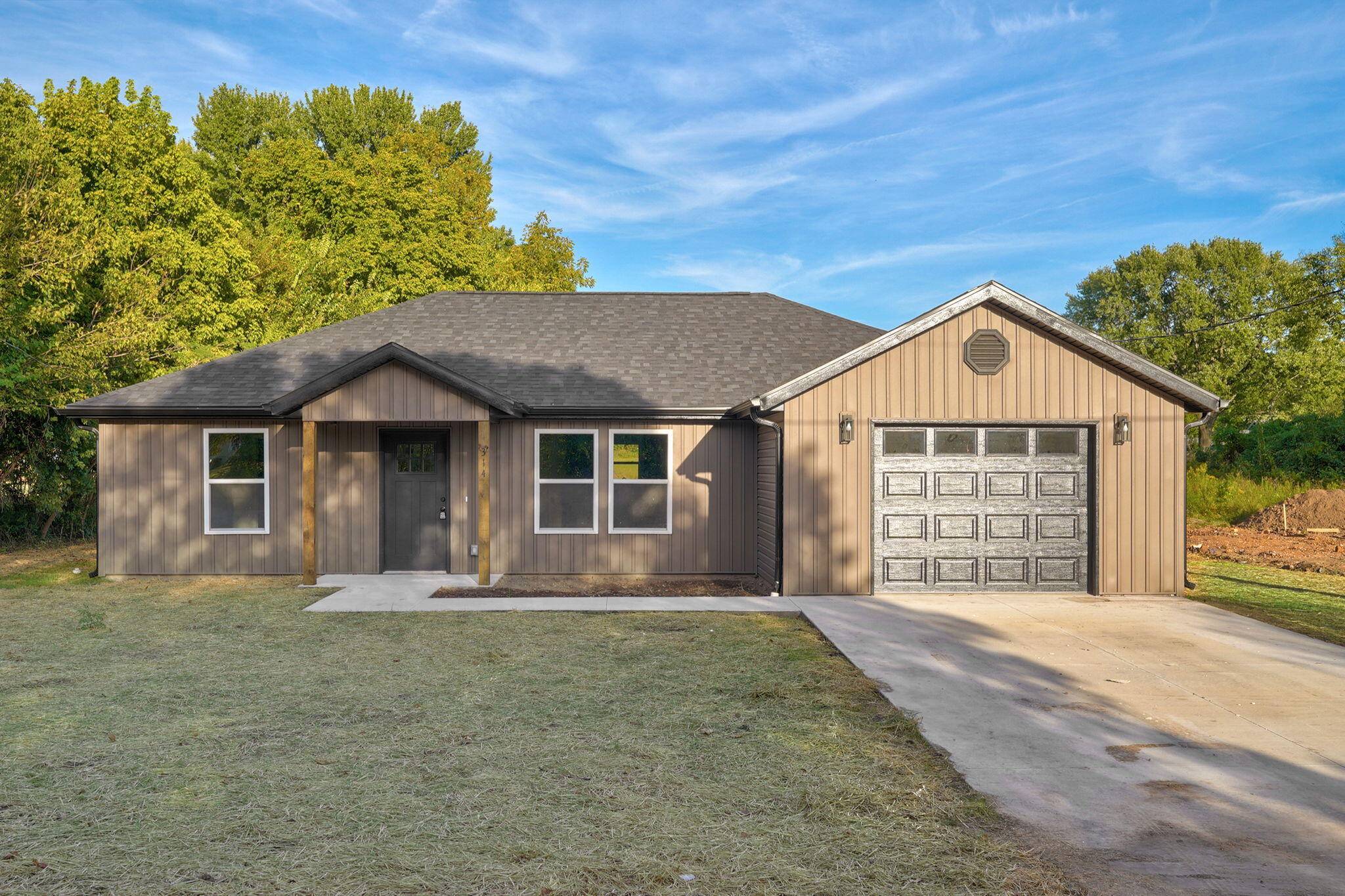 314 N Park AVE, Aurora, MO 65605
