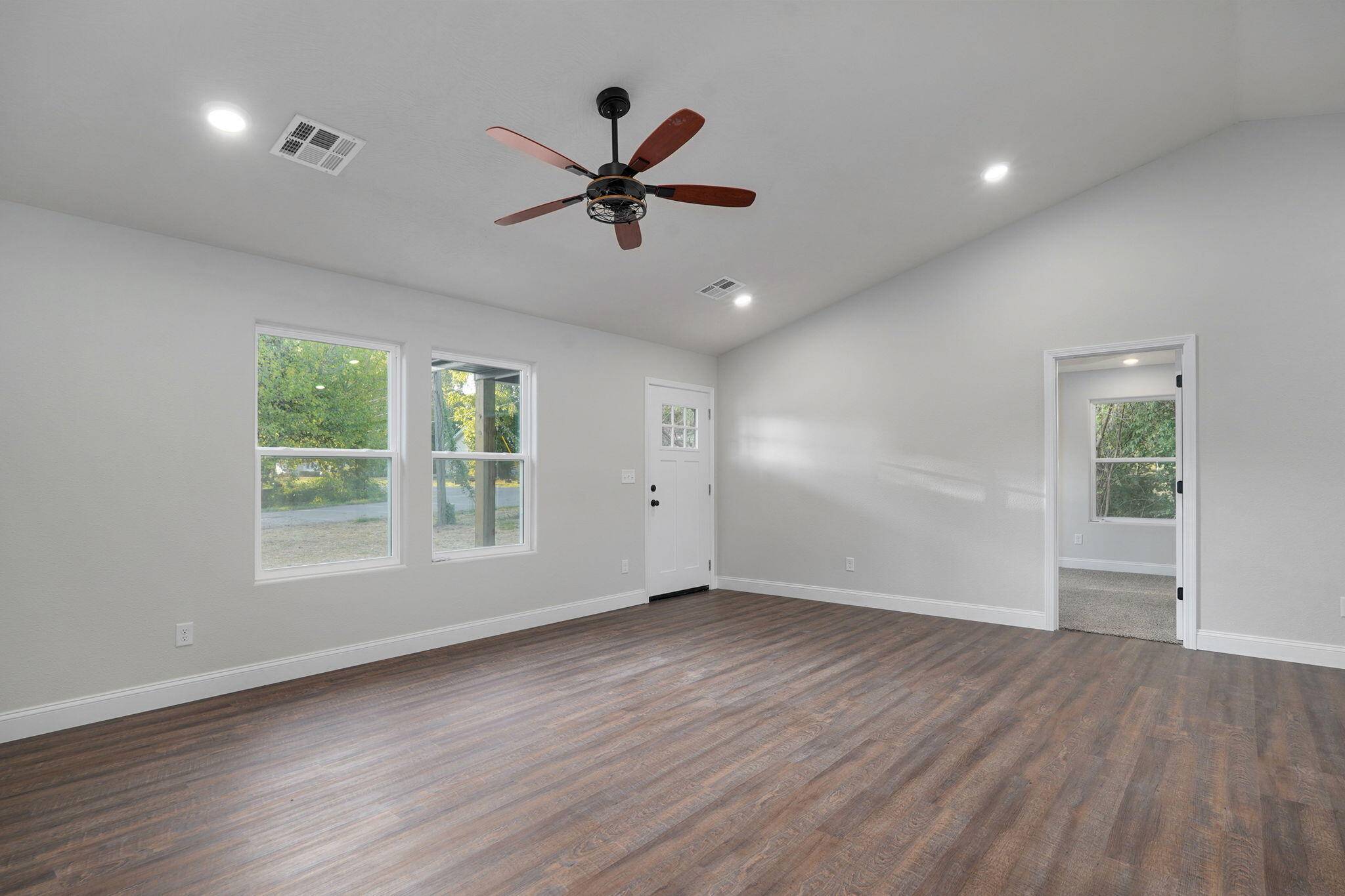 314 N Park AVE, Aurora, MO 65605