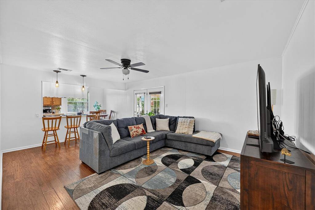 402 W Carter Street, Savoy, TX 75479